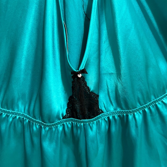 Victoria’s Secret Romper new condition. SZ M black lace a turquoise color - Picture 8 of 13